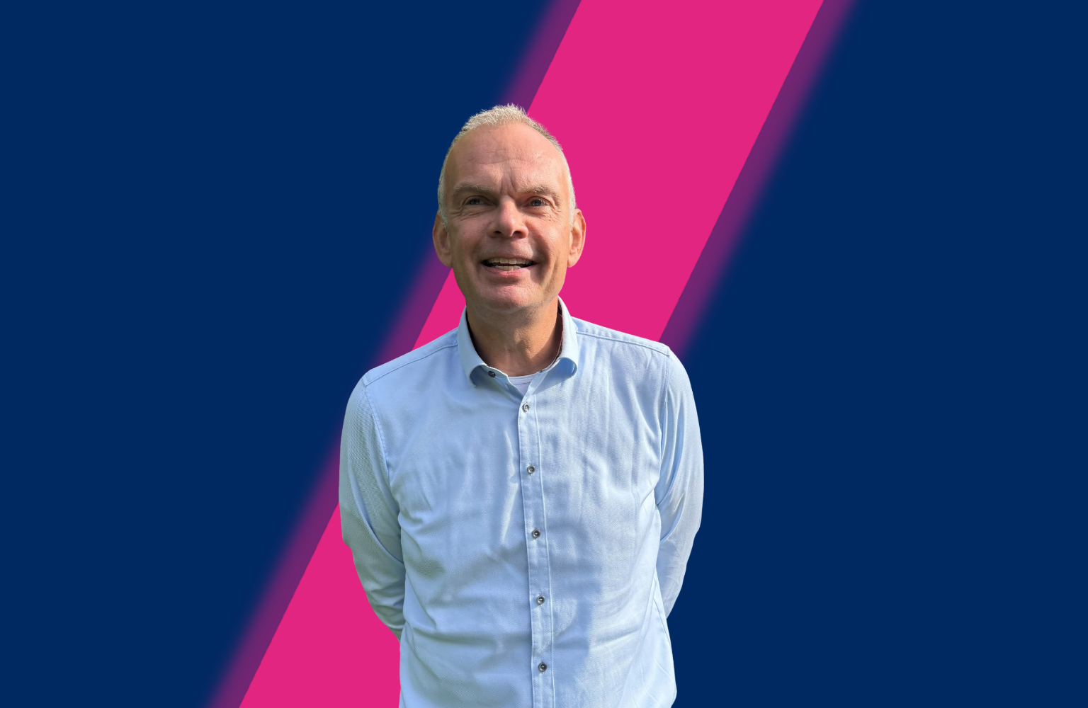 Peter Schultenaar, Oud interim professional en managfer detachering bij Welten .Voor de roze welten slash met blauwe achtergrond.